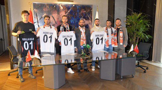 Adanaspor’da Transfer Şov: Yeni Kaplanlarımız Resmi Sözleşmeyi İmzaladı!